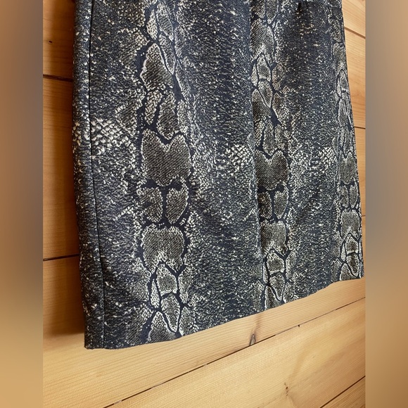 Shiny gold snakeskin mini skirt - Picture 2 of 5